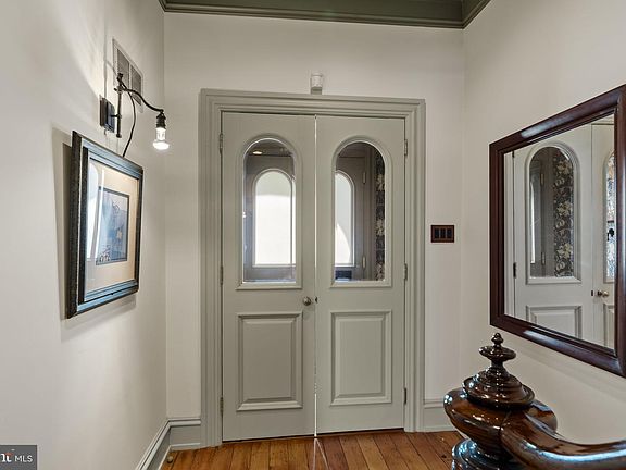 5th image of 437 W Walnut St