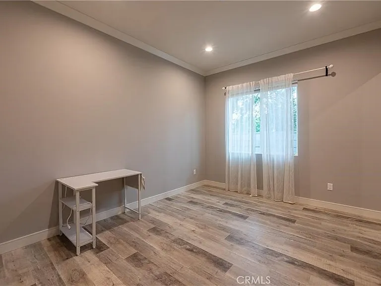 6940 Peach Ave — Photo 29