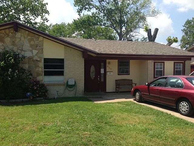 1st image of 921 Glenn Cir