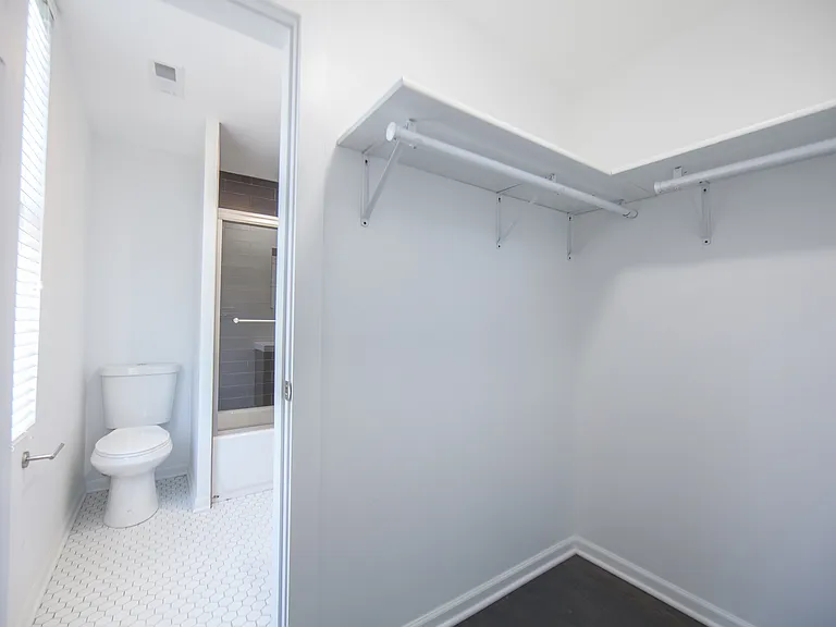 1641 W 18th St #2R — Photo 8