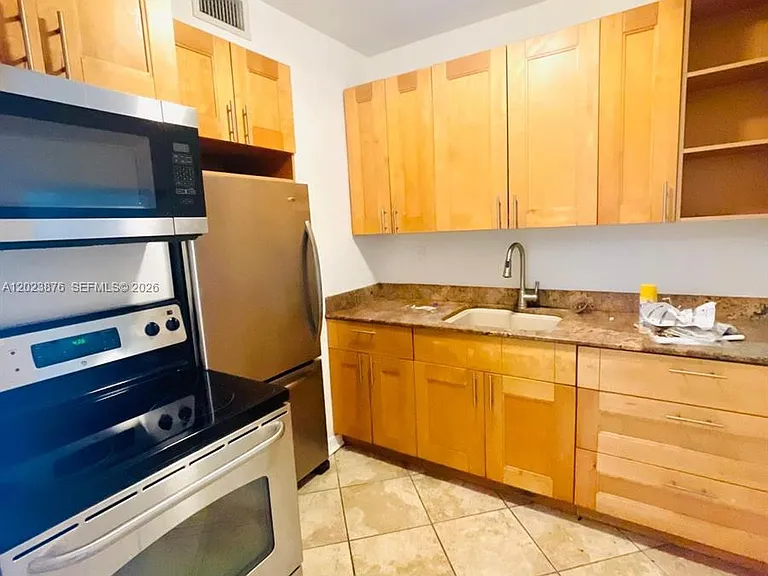 1020 SW 36th Ct — Photo 14
