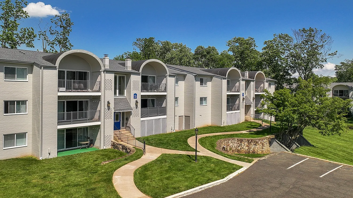 Valley Stream Apartments — Photo 1