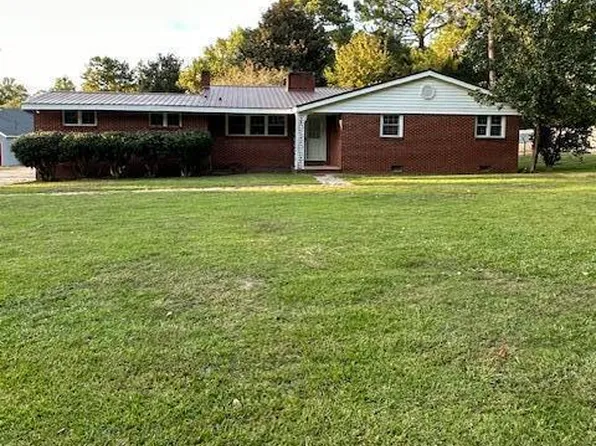 603 Peterson St, Clinton, NC 28328