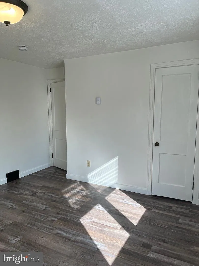 Studio, 1.0 bath, $925 — Photo 2