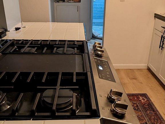 5th image of 2545 Meade Ave