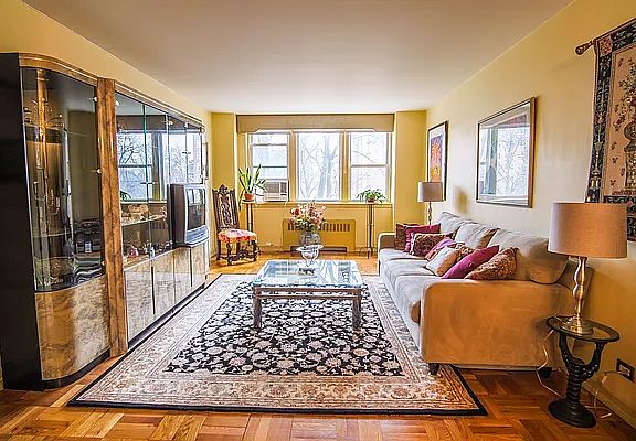 2nd image of 60 Knolls Cres APT 3K