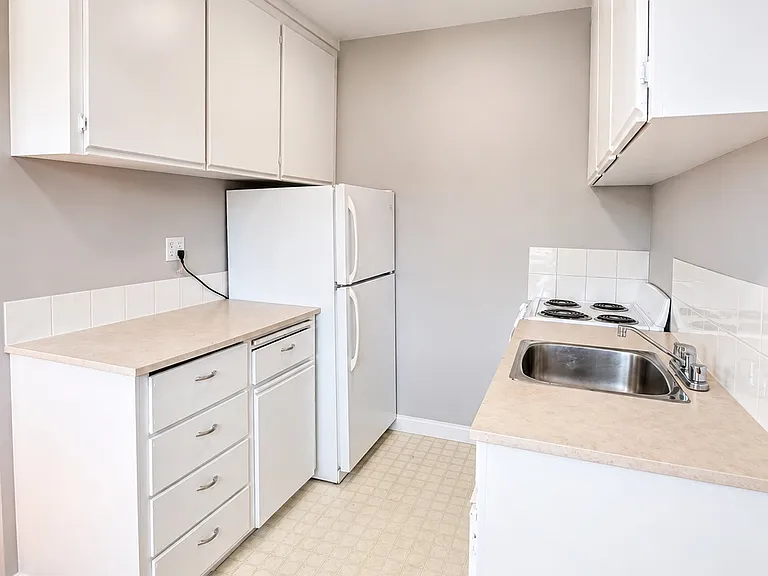 1160 Kingfisher Ave — Photo 9