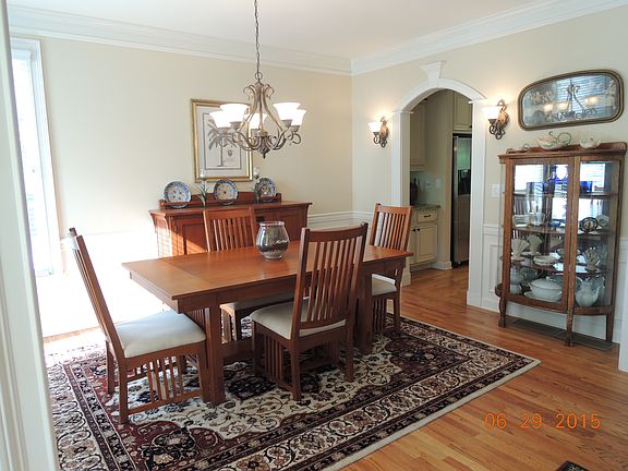 3rd image of 123 Middleton Dr