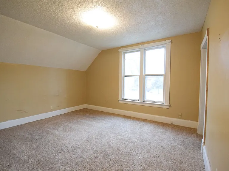 417 Pearl St — Photo 12