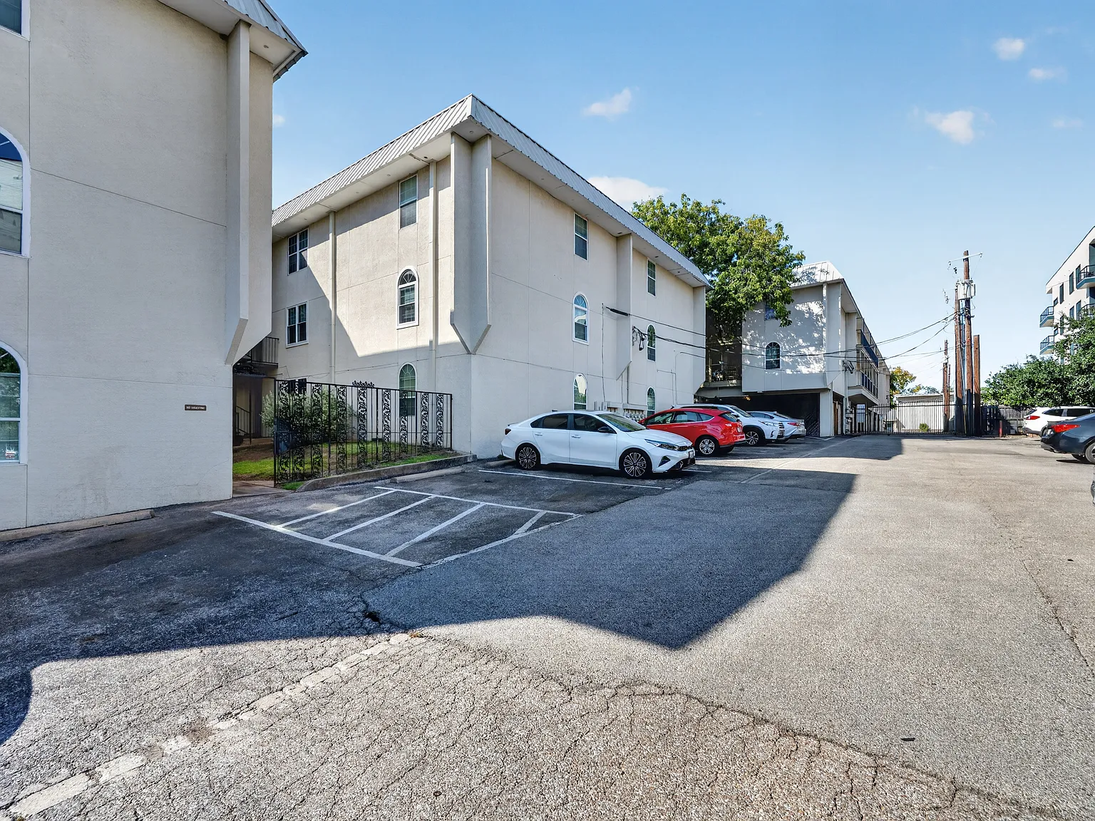 2 bed, 992 sqft, $1,650 — Photo 2