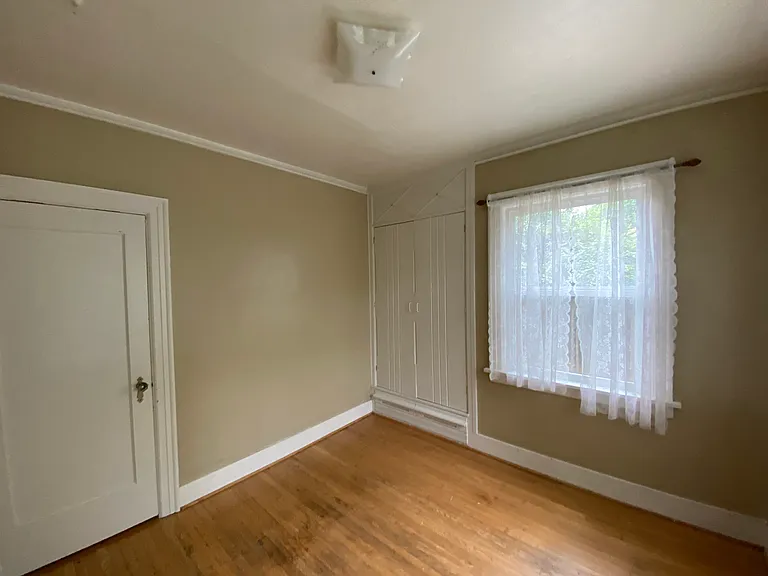 737 SW Taylors Ferry Rd — Photo 2