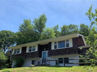 10 Oakwood Dr, Seymour, CT 06483