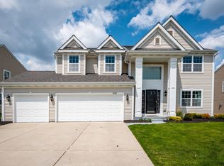 1626 Edgewater Dr, West Bend, WI 53095