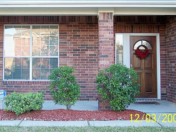 Great front porch. Sprinkler system