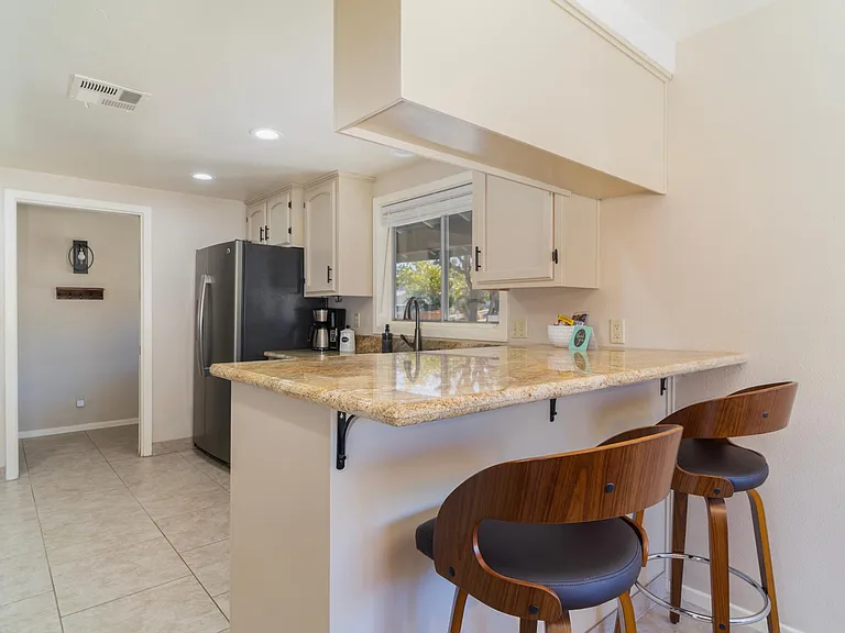 56760 Ivanhoe Dr — Photo 6
