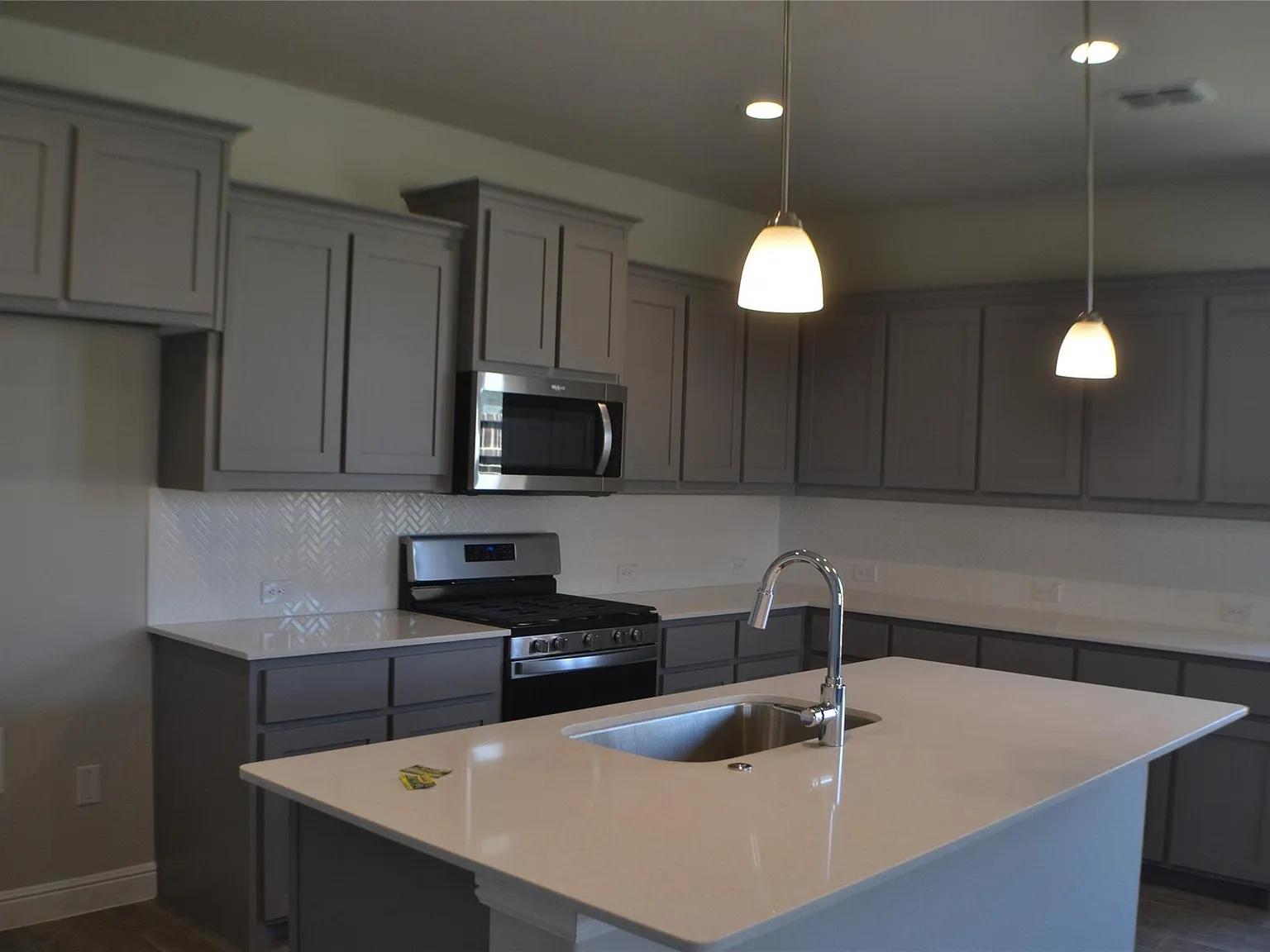 4 bed, 2189 sqft, $2,550 — Photo 2