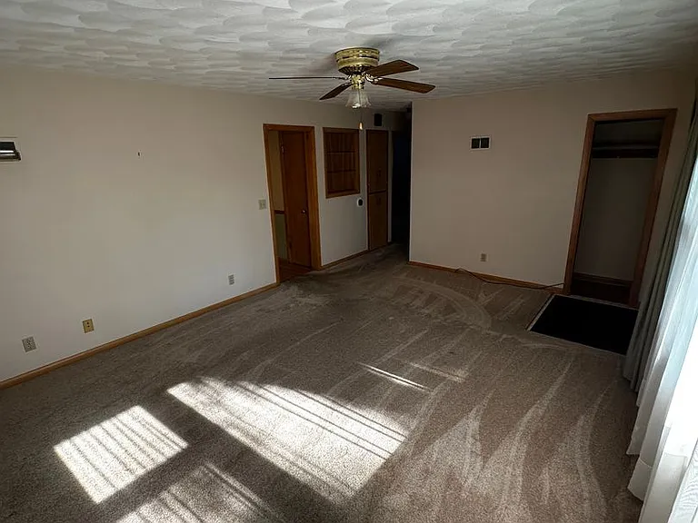 615 College St — Photo 3