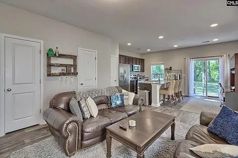 4 bed, 3.5 bath, 1500 sqft, $3,400 — Photo 4