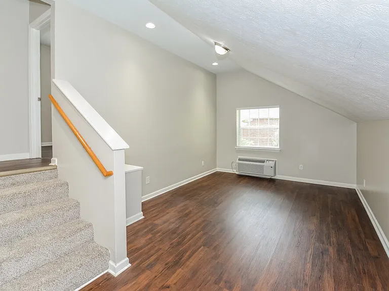 128 Louann Ln — Photo 8