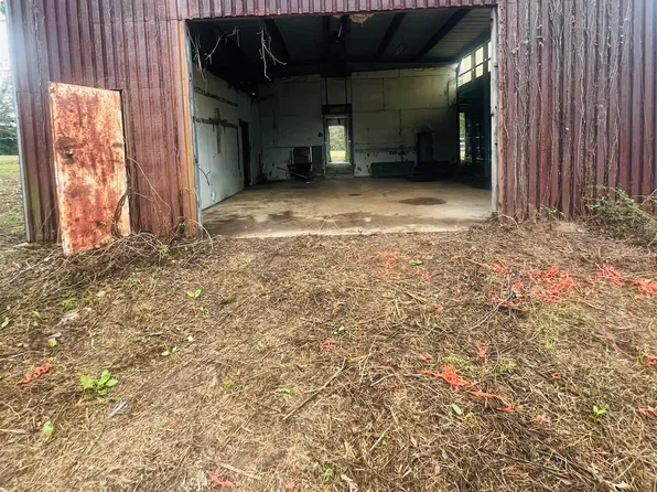 1002 County Road 3106 S, Henderson, TX 75654