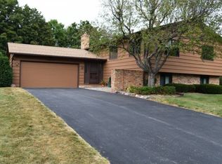 8696 Westwind Cir, Eden Prairie, MN 55344