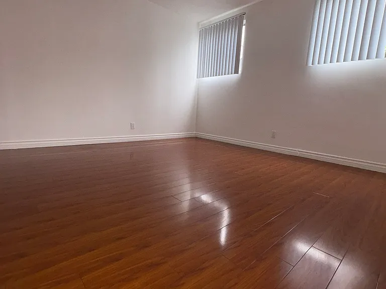 1376 N. Serrano Avenue — Photo 23