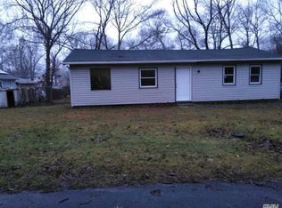112 Gray Ave, Medford, NY 11763