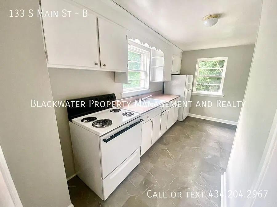 2 Bedroom Apartment in the Heart of Amherst! — Photo 3