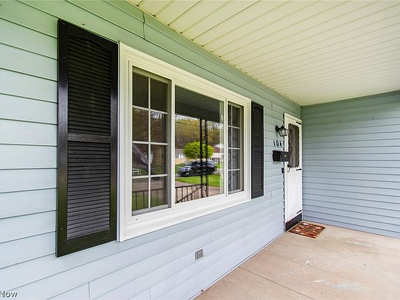 5th image of 104 Woodglen Ave