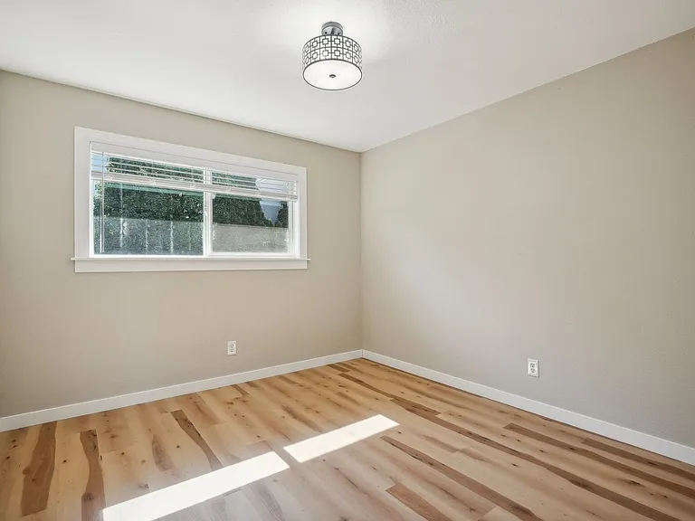 Sandy Terrace Apartments — Photo 41