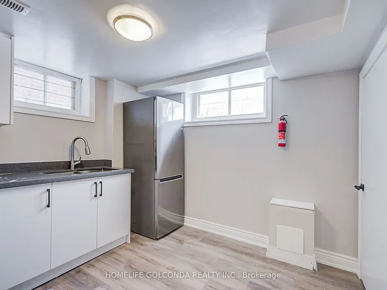 59 Wolseley St #BASEMENT — Photo 7