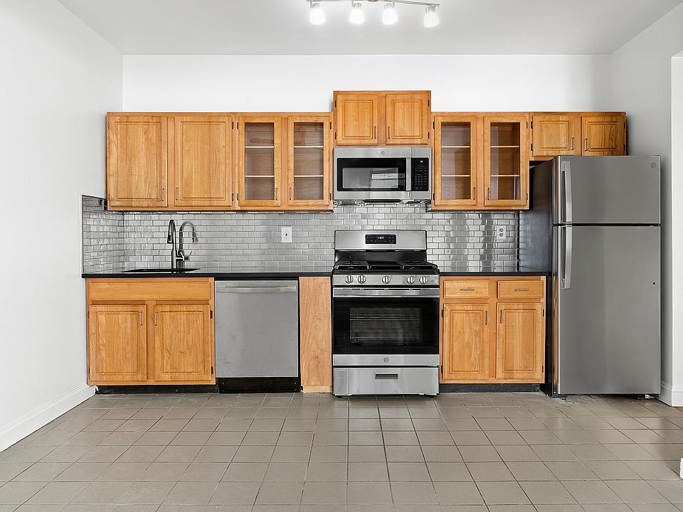 1st image of 471 Vanderbilt Ave APT 4E