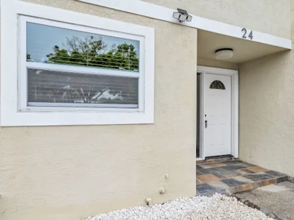 2871 S Pines Dr APT 24, Largo, FL 33771