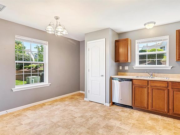 5th image of 1611 Piedmont Cir