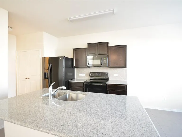 324 Circle Way — Photo 6