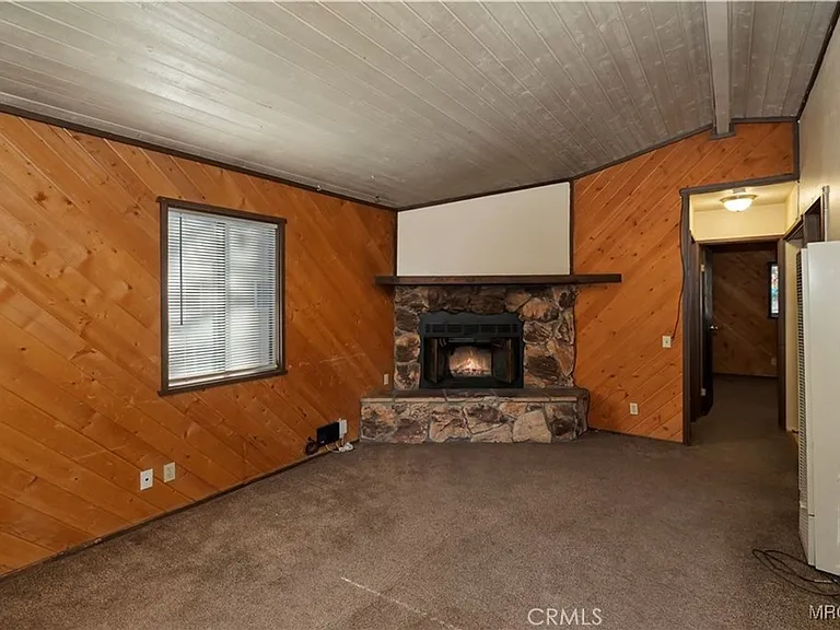 949 Pine Ln — Photo 16