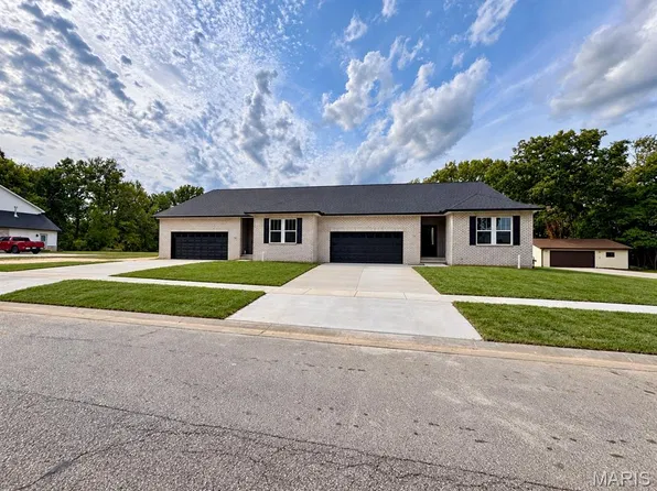 106 S Lawn Ave, O'Fallon, IL 62269