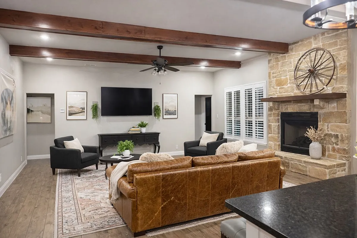 Building Photo - 6617 Cedar Elm Dr #2