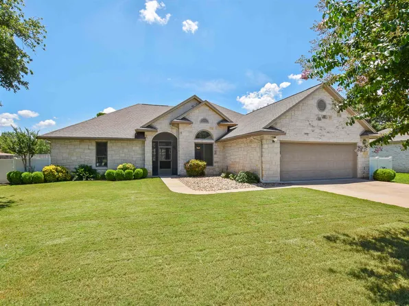 83 Firestone Place, Meadowlakes, TX 78654