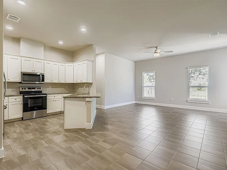 2500 American Dr #B — Photo 3