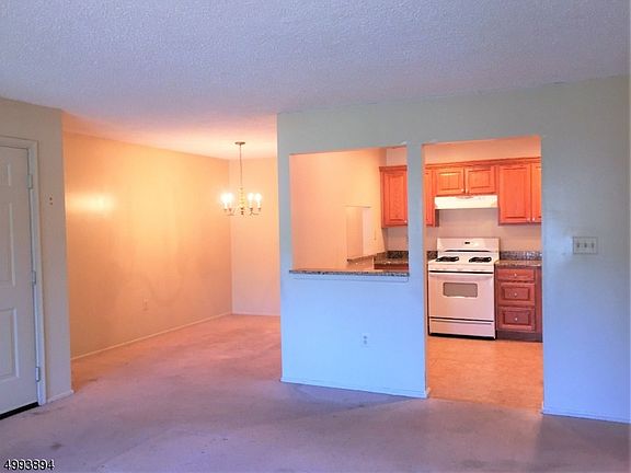 3rd image of 313 Penns Way #313