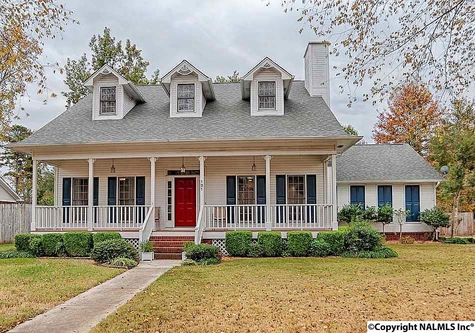 1st image of 121 Lovvorn Ln