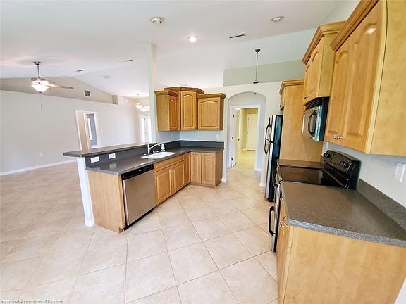 5th image of 1043 Garland Ave