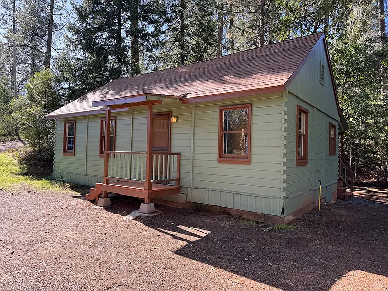 1092 Winton Rd — Photo 3