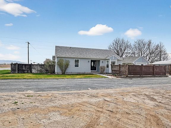 2nd image of 2398 Fairview Rd