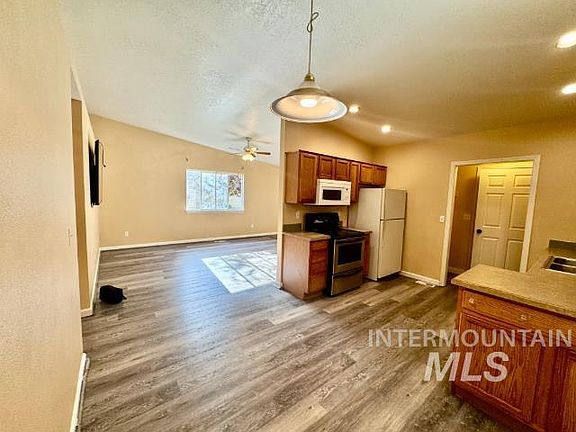 2nd image of 819 E Maine Ave