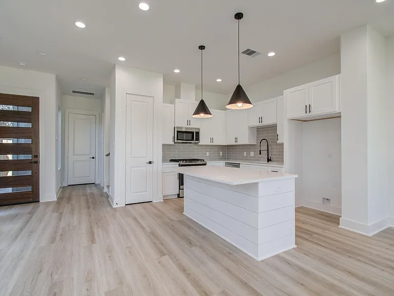4425 Providence St — Photo 10