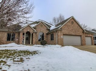 812 Chickadee Dr, Cambridge, WI 53523