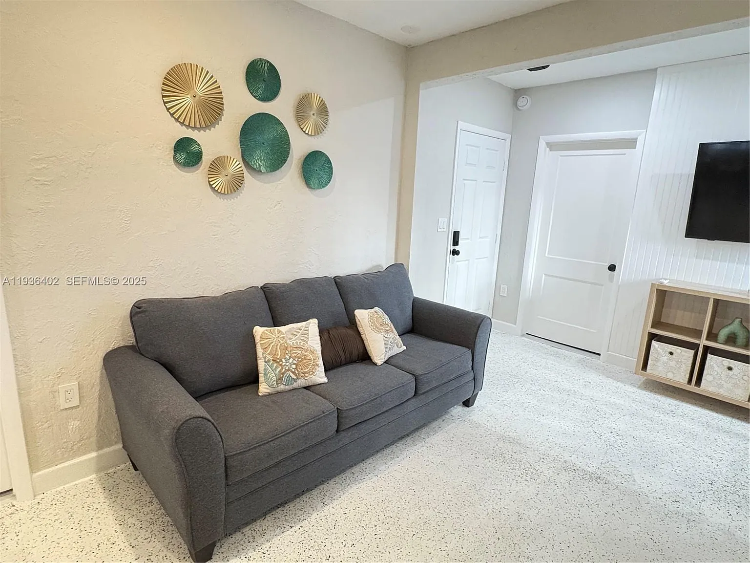 1 bed, 1.0 bath, 728 sqft, $2,000 — Photo 2