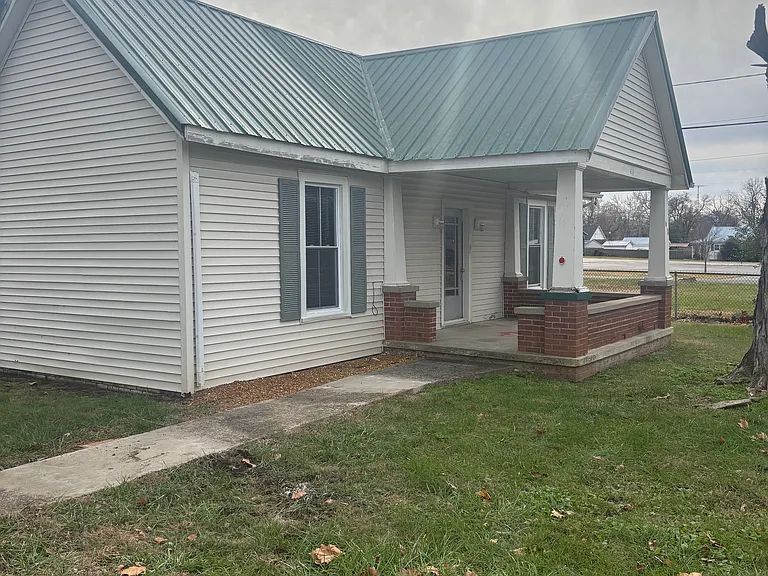 910 N Main St — Photo 6
